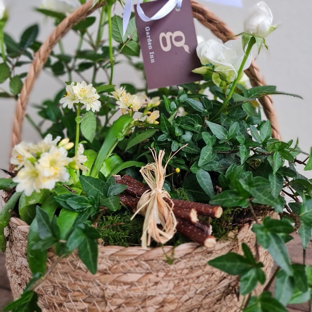 Seagrass Basket With Handle Arrangment