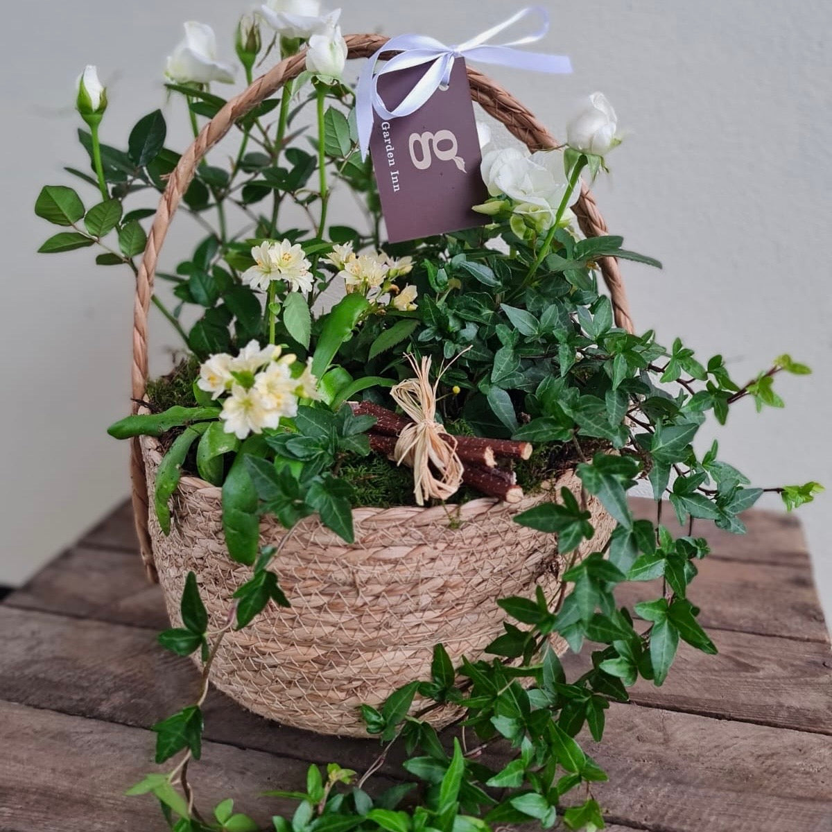 Seagrass Basket With Handle Arrangment