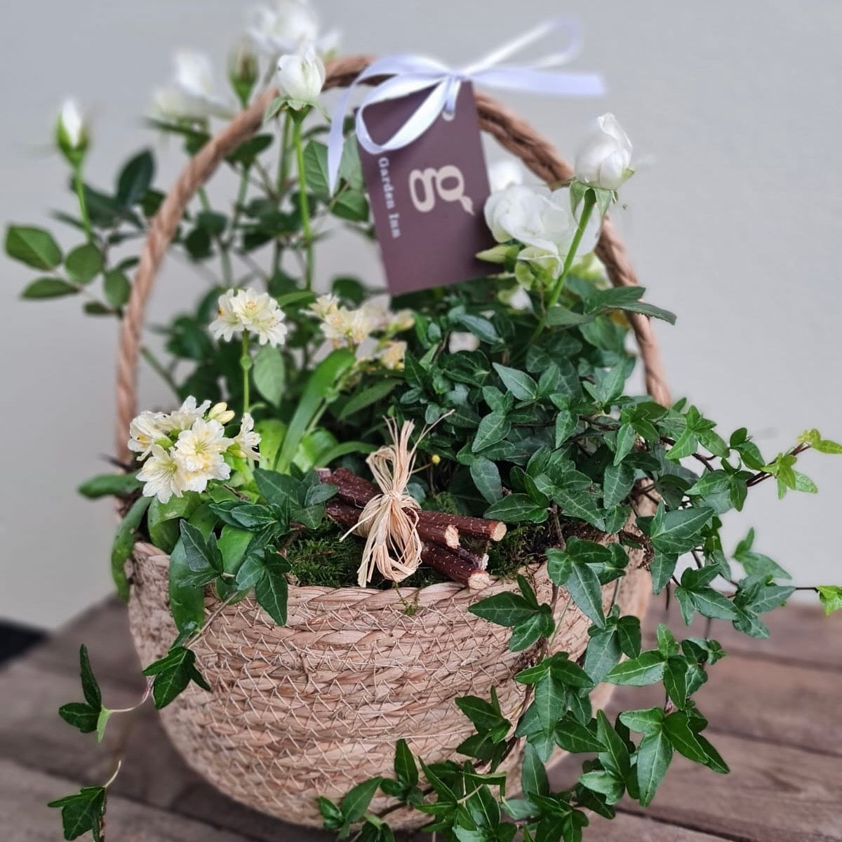 Seagrass Basket With Handle Arrangment